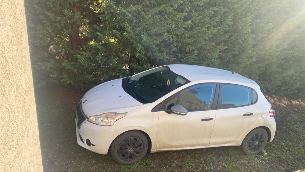 Vand Peugeot 208 ,1,4 desel