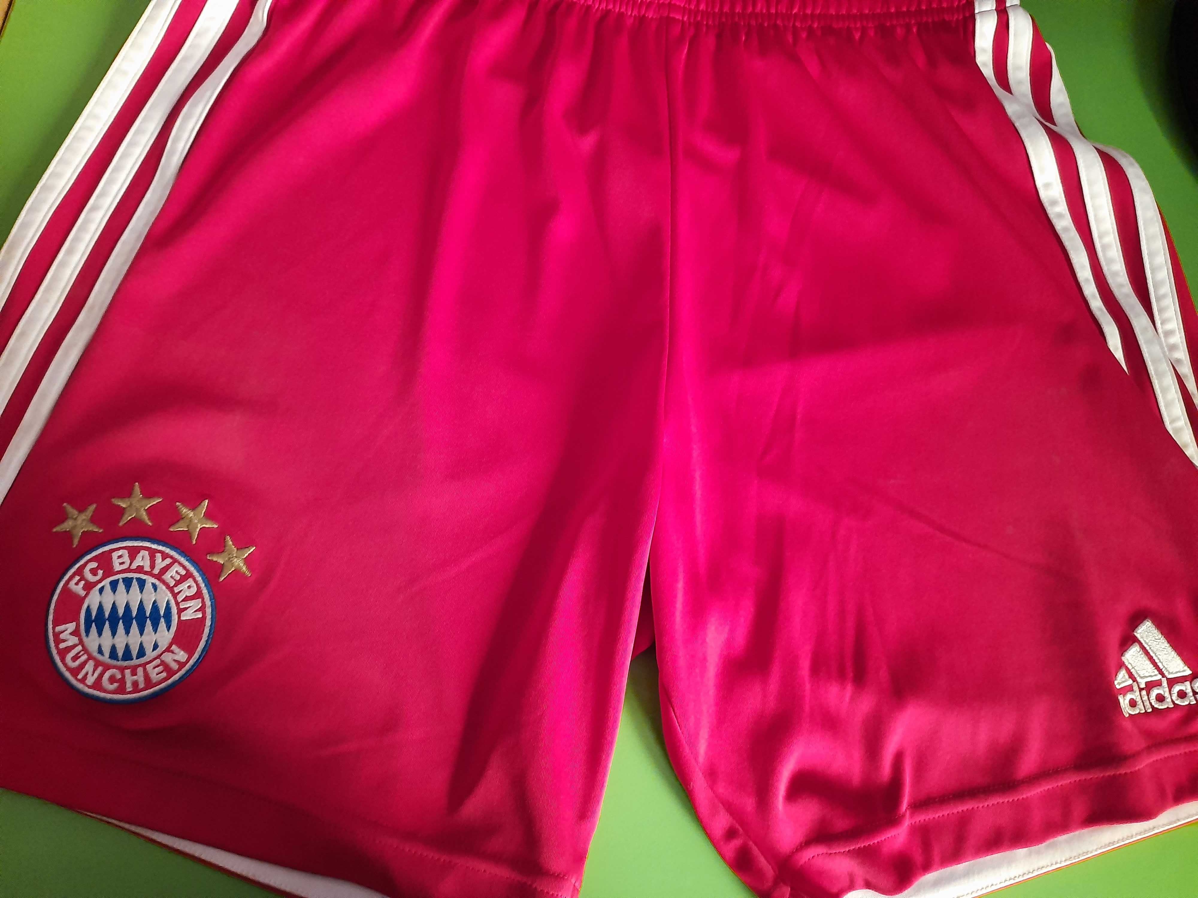 Echipament  fotbal Adidas Bayern Munchen  /short si tricou M