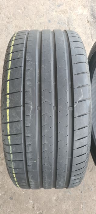 2 anvelope vara Bridgestone 275/40/20,dot 2023
