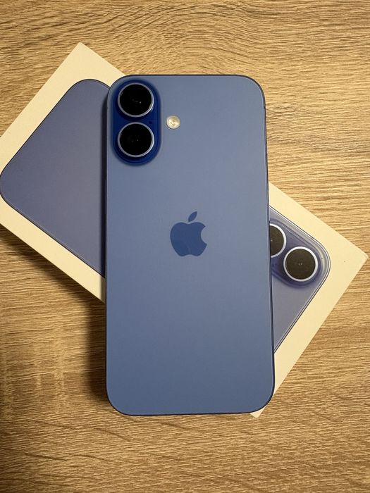 iPhone 16, Ultramarine + оригинален кейс на Apple