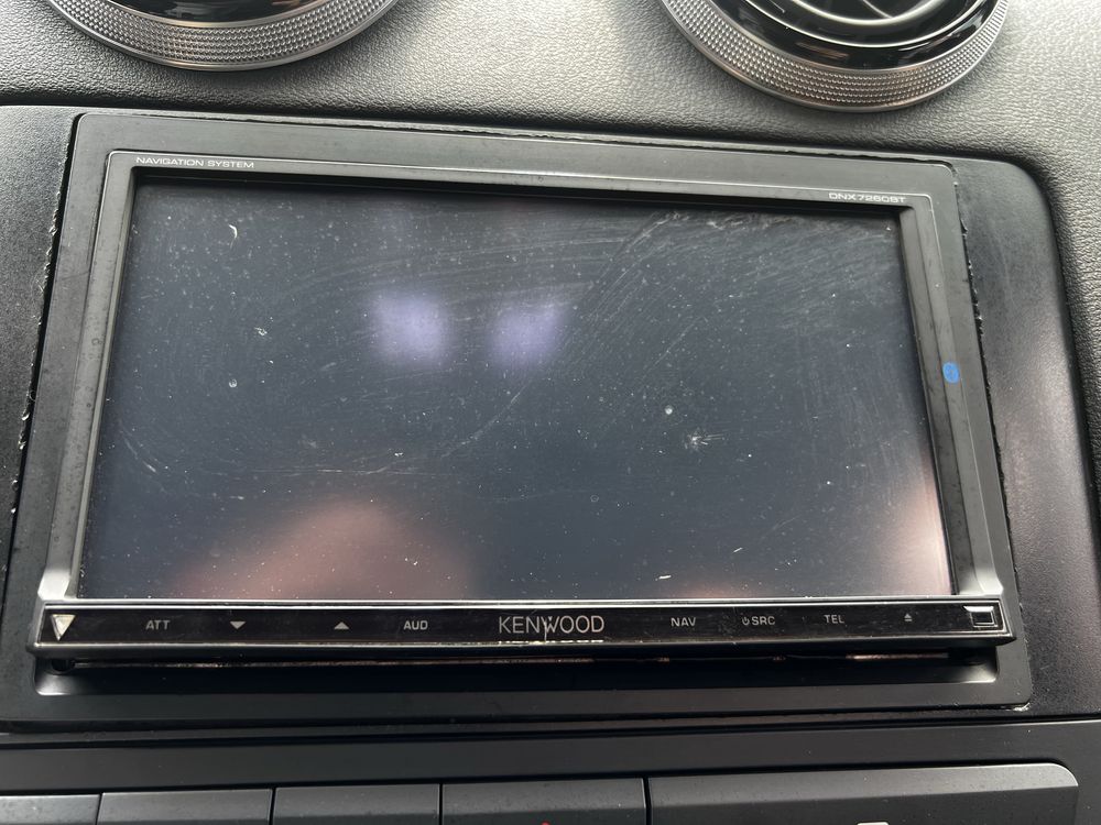 Продавам двоен дин мултимедия kenwood dnx7260bt