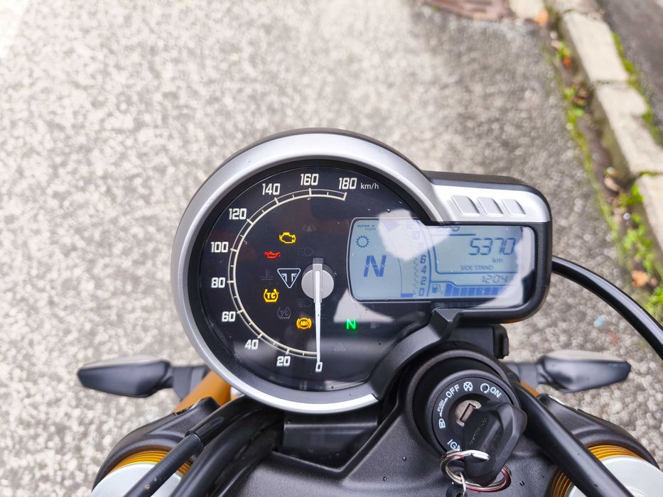 Triumph Speed 400, garanție 2026, ultima revizie efectuată