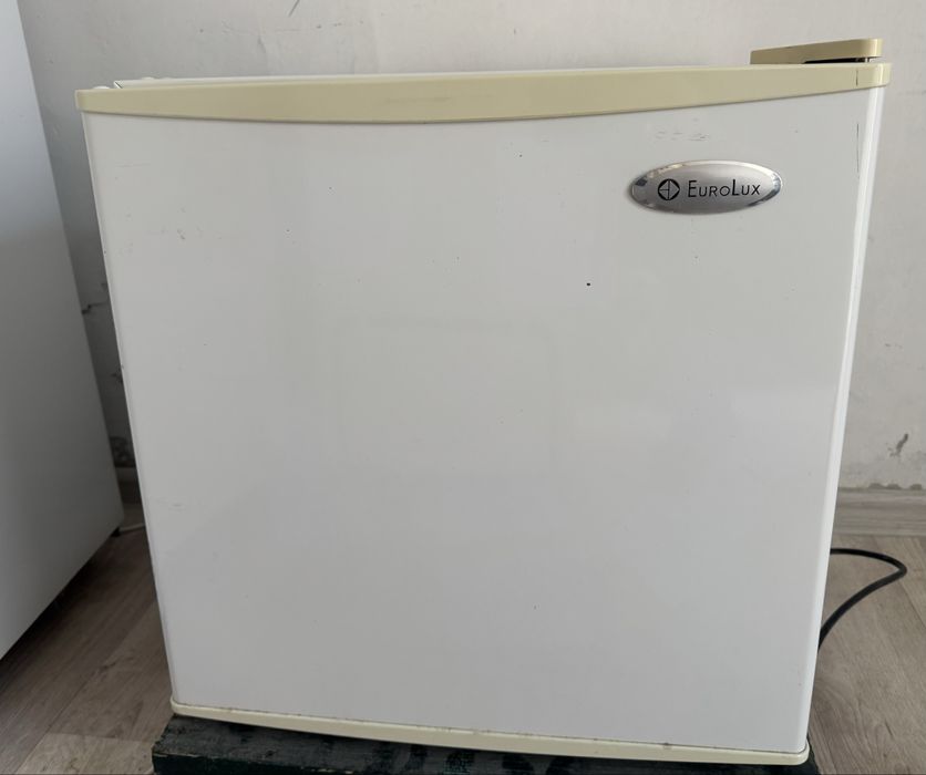 Продам мини холодильник