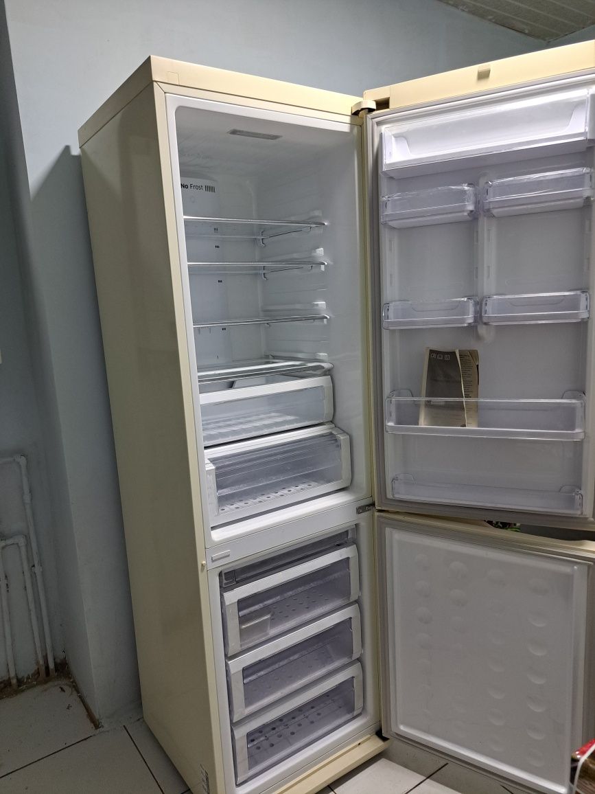 Samsung 52м холодильник продаю инвентор