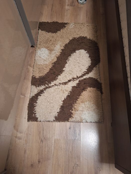 Vand covoare cu fir lung!