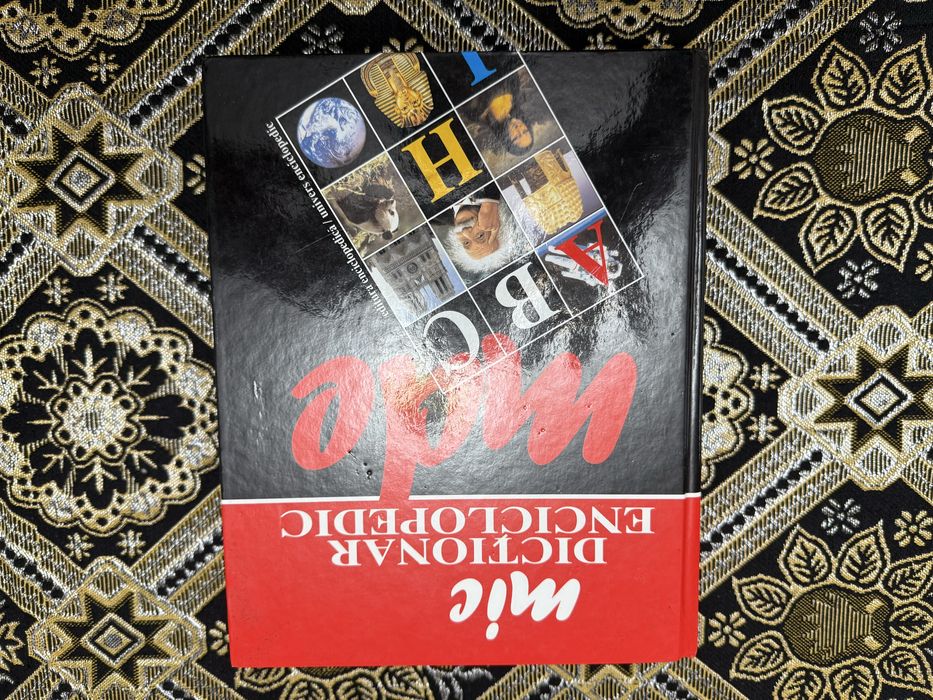 Vand carti adolescenti la jumatate de pret