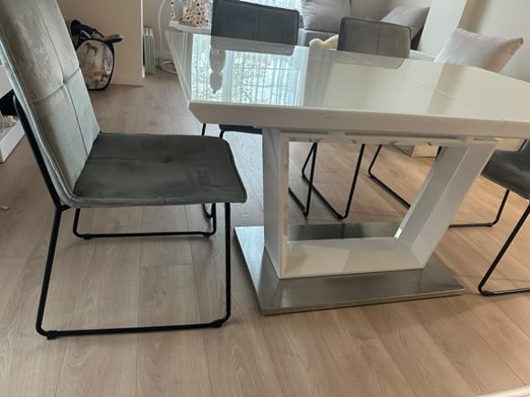 Трапезна маса с 4 стола