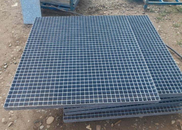 Avem grilaje zincate orice dimensiune și trepte