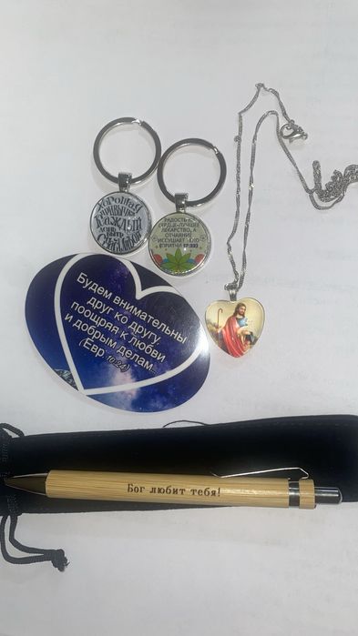 Подарки, брелки, подушки, наволочки, косметика на заказ