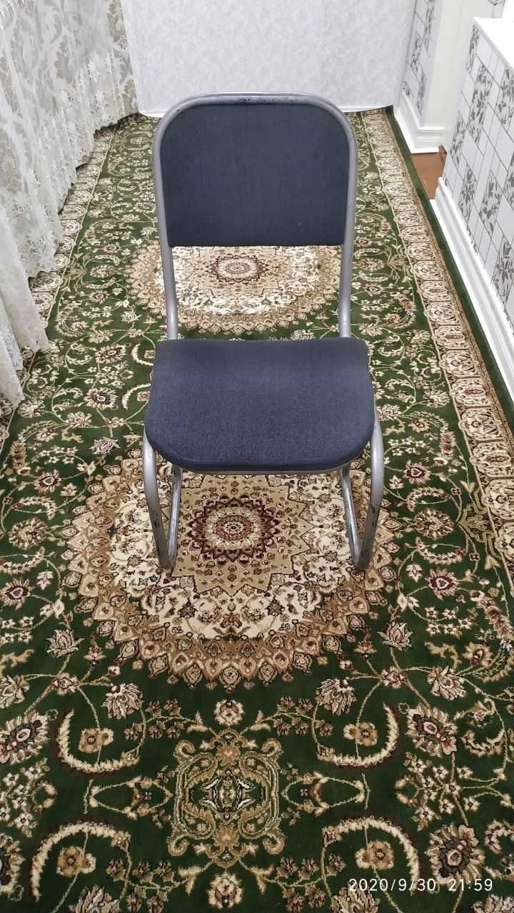 Продаю стулья для офиса
