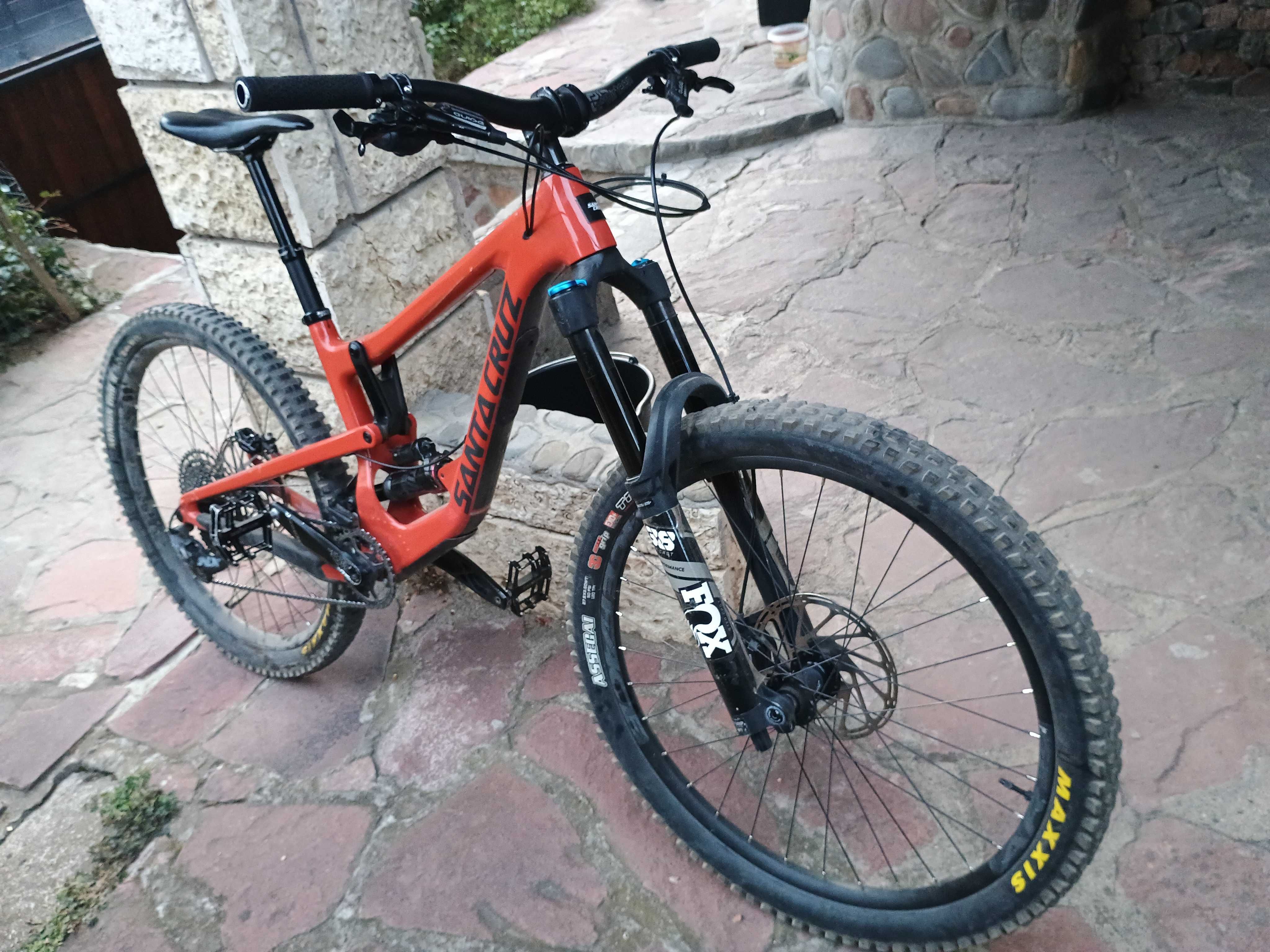 Santa Cruz nomad carbon