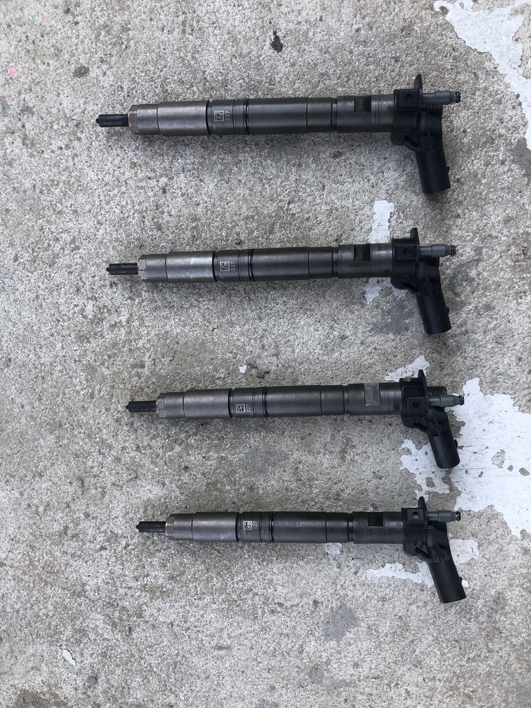 Injector injectoare Audi 2.0 tdi euro 5 cod CAG CAGA CBA 03L130277