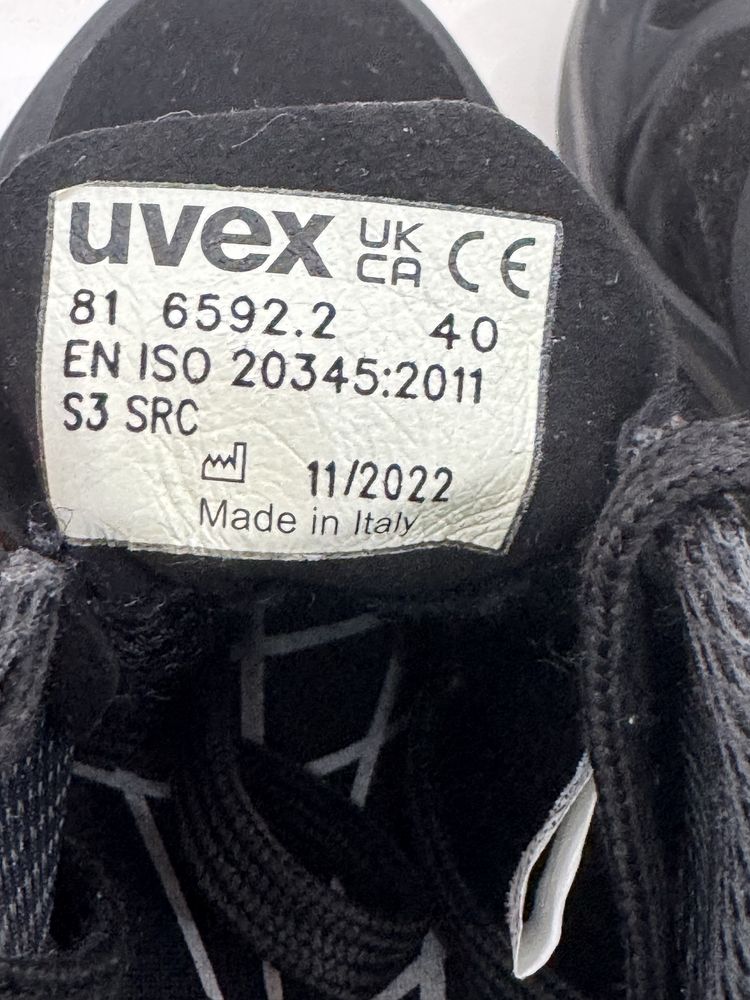 Работни обувки с метално бомбе UVEX .Номер 40