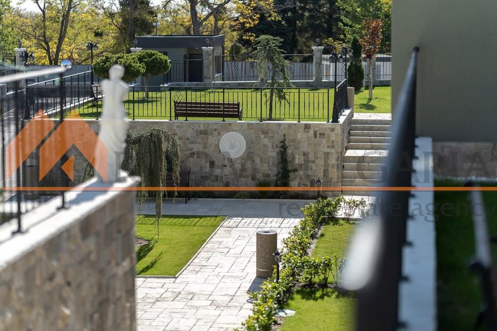 Продава се Тристаен апартамент в Варна, м-т Св. Никола - 124 кв.м за 2400 €/кв.м - Снимка #5