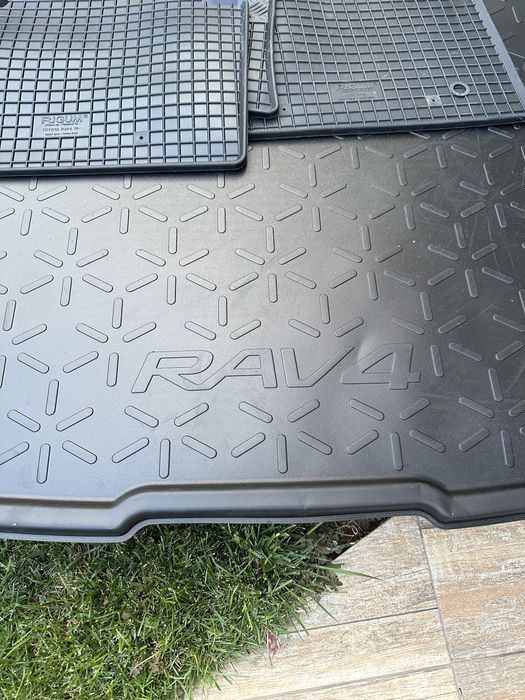 Covorase originale Toyota Rav 4 si tavita portbagaj