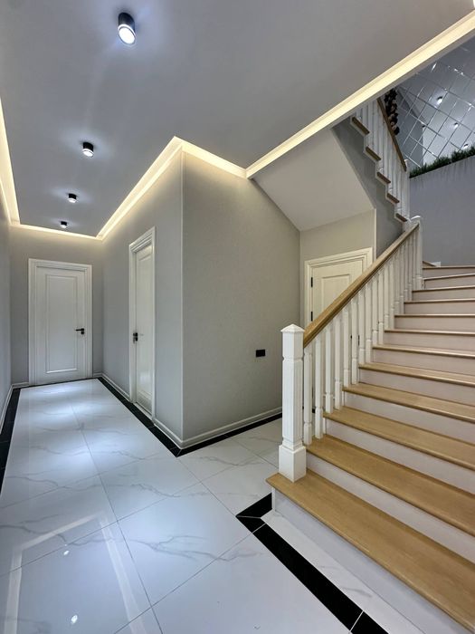 1 Sotix uy 2 Etaj 5 xona ( 12 bekat metro)