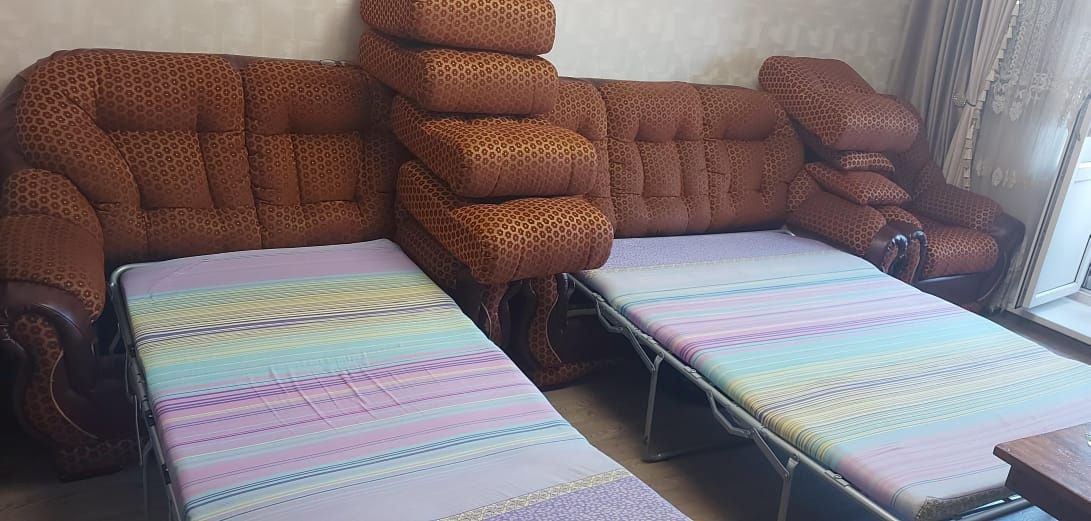 Продам гарнитур диванов
