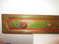 дървена  закачалка зелена-80см