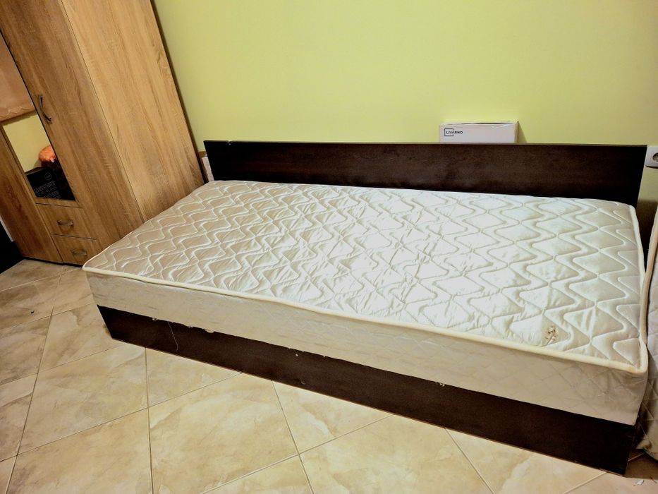 Легло с поядигащ механизъм + подарък матрак