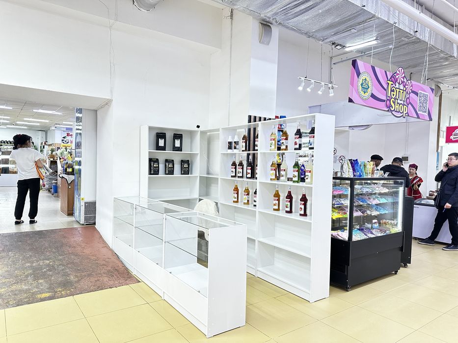 Продаем витрины и полки