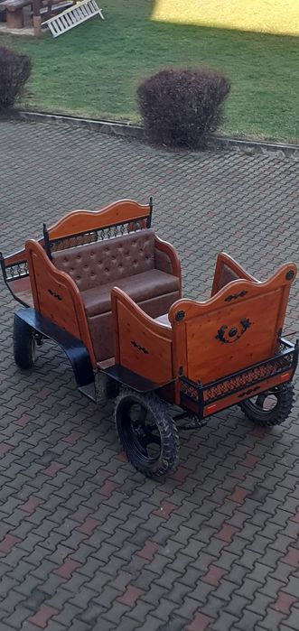 Vand cal si caliasca construita artizanal cauciucuri rezerva