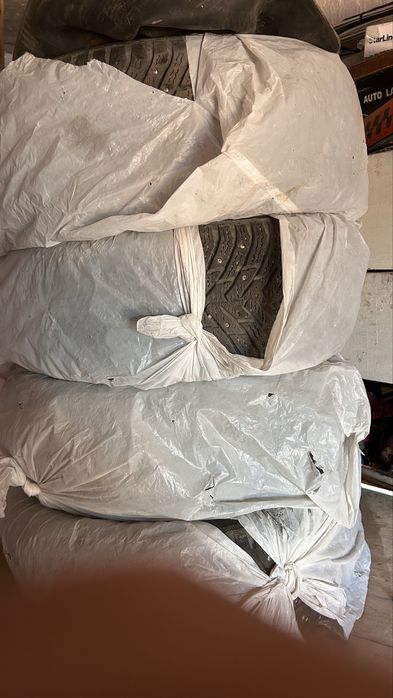 В продаже комплект зимние шипованные почти новые