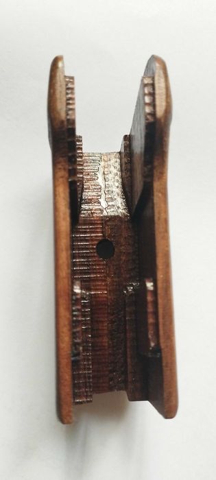 Орехова ръкохватка за пистолет Макаров