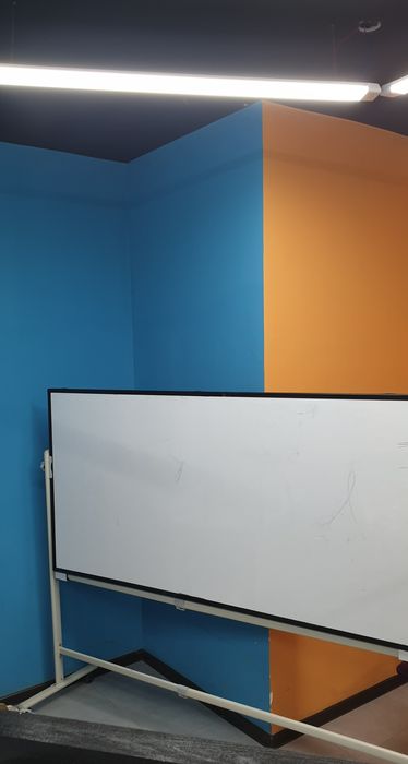 Doska, parta va silvia stullar, kuler,kompyuter va h.k