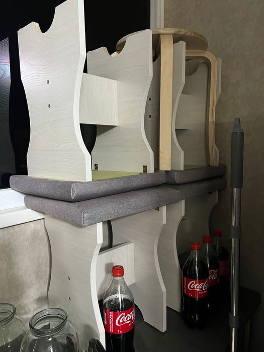 Срочно продам стол с стульями