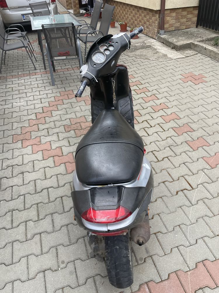 Se vinde scuter piaggio ,cu acte