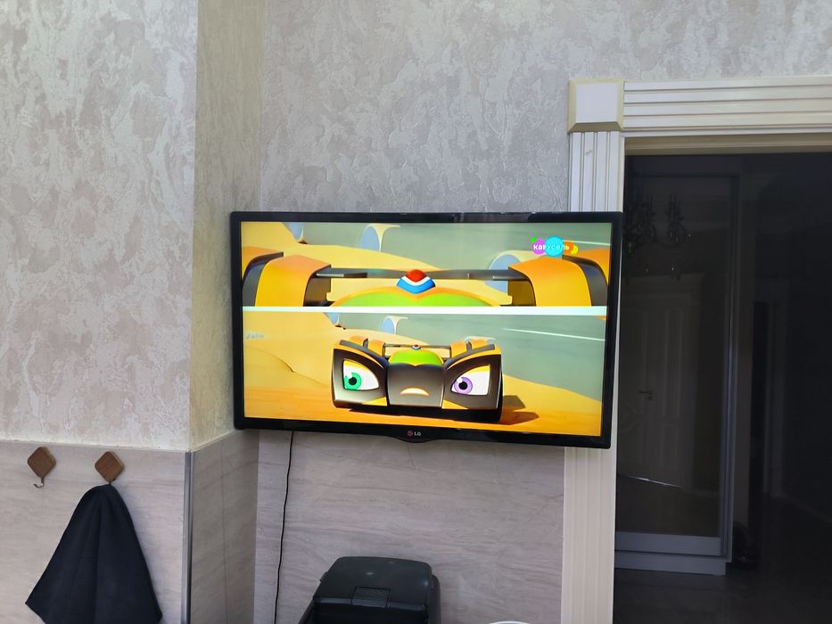 Lg LED 32" (81 см) LG 32LN541U