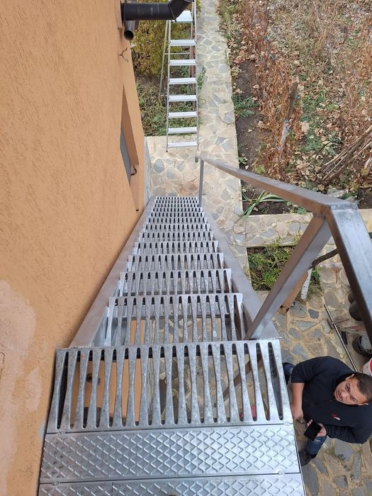 Scări metalice galvanizate la orice demisiune asiguram transport ori u