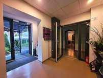 Inchiriez cladire 35 camere cu baie proprie cu teren 1500 mp