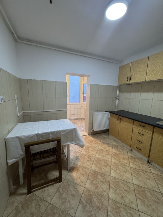 Apartament 3 camere decomandate, Str. Dezrobirii