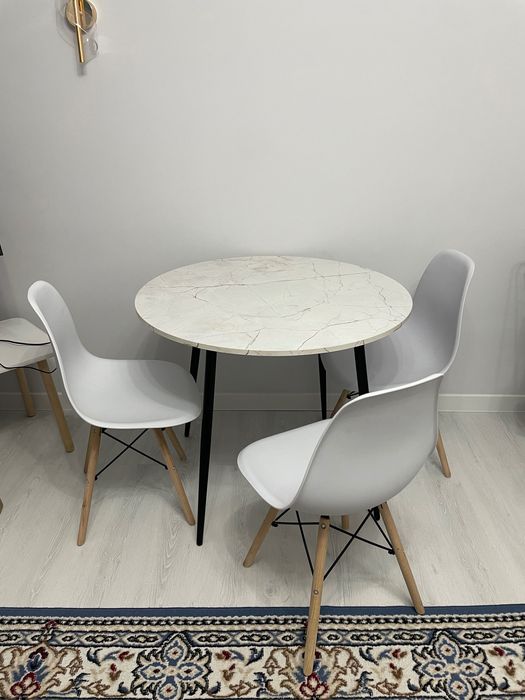 Кухонный стол со стульями