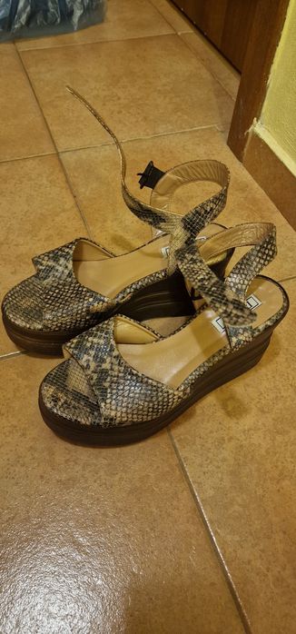 Обувки на висока платформа