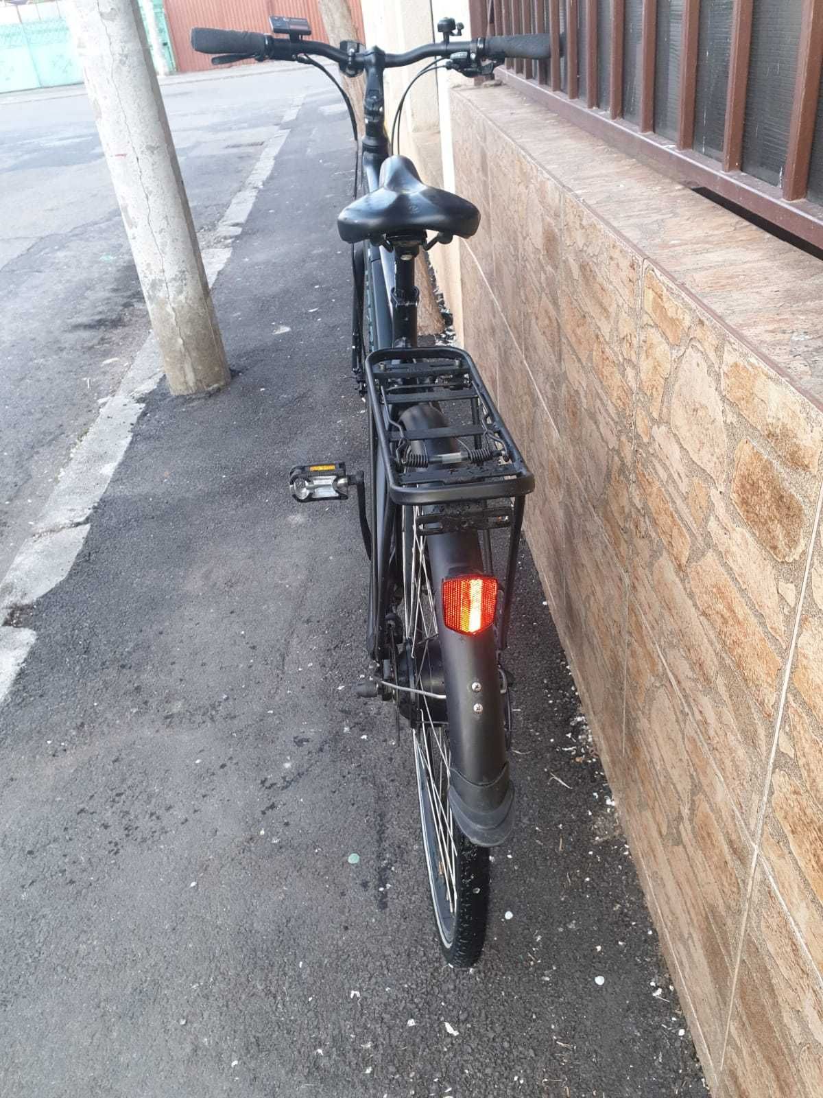 Vând bicicletă electrică asistată Yosemite.