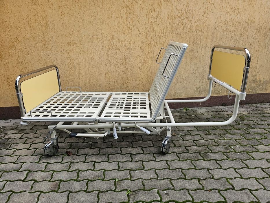 Pat medical cu reglaj mecanic pentru spătar și înalțime