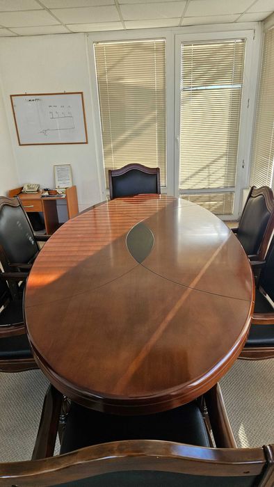 Заседателна маса и офис столове