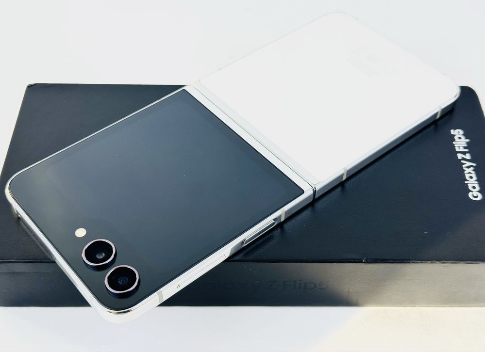 Samsung Galaxy Z Flip 5 5G 512GB 8RAM Cream Отличен!