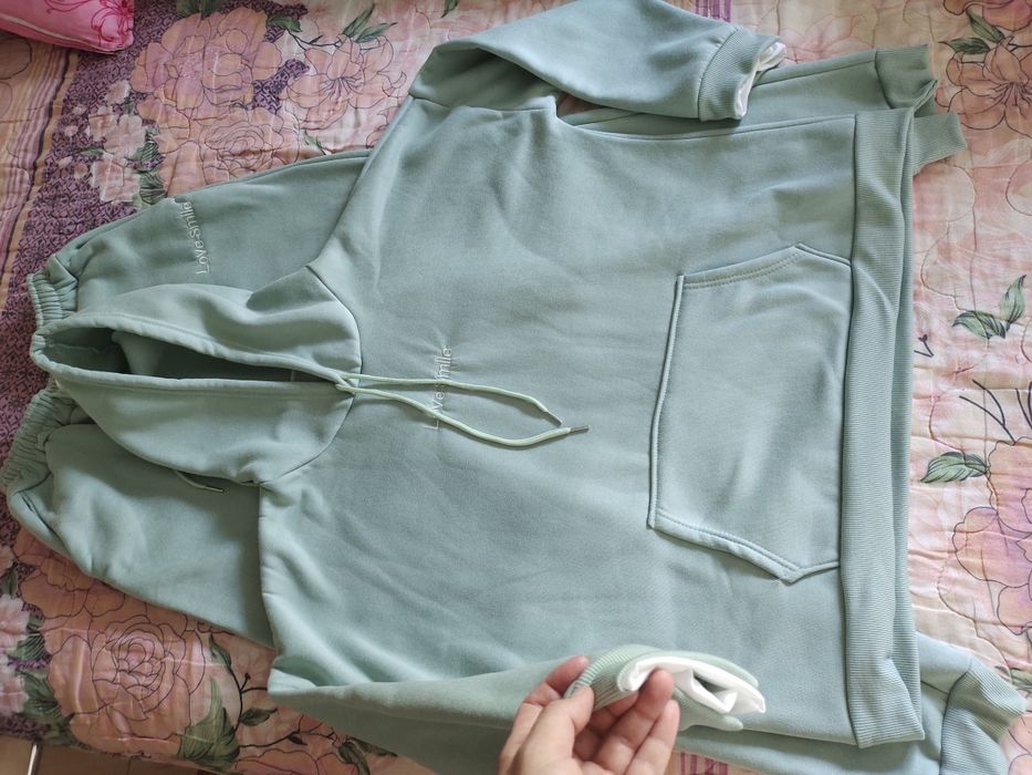 Продам спортивный костюм тонкий начес