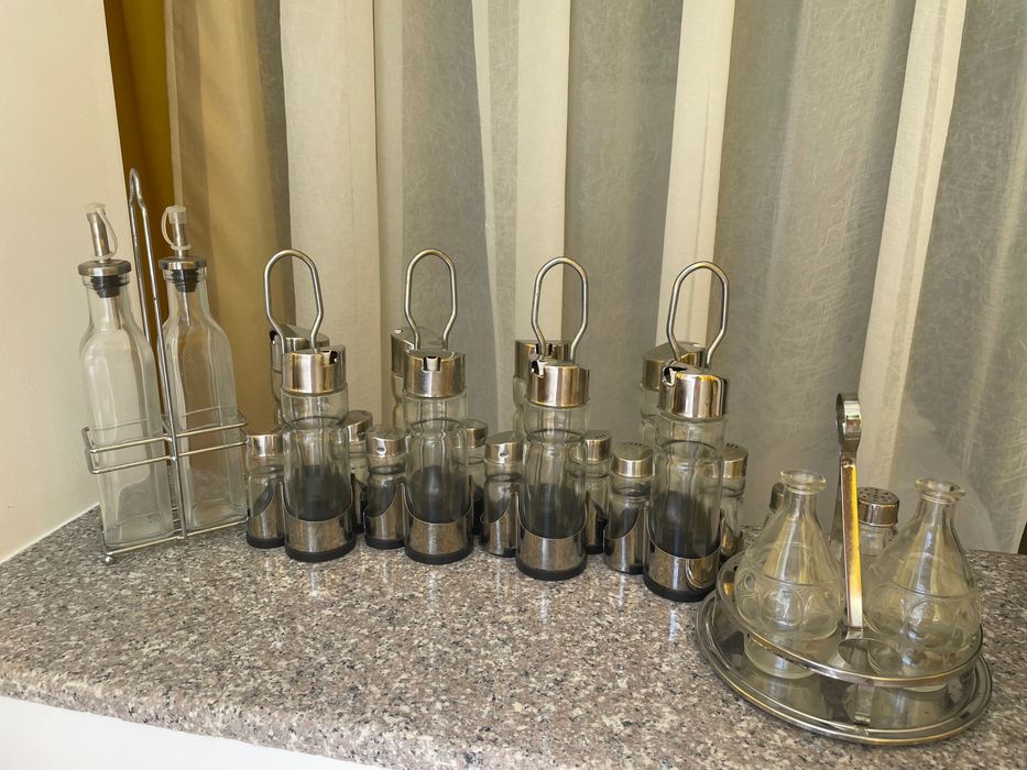 Suport di otel inoxidabil cu 4 recipienti in sticla