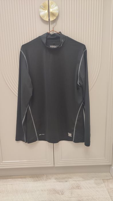 Мужской лонгслив для тренировок. Оригинал Найк. Цена 3000 тг