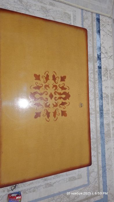 Стол сотилади. Профиль