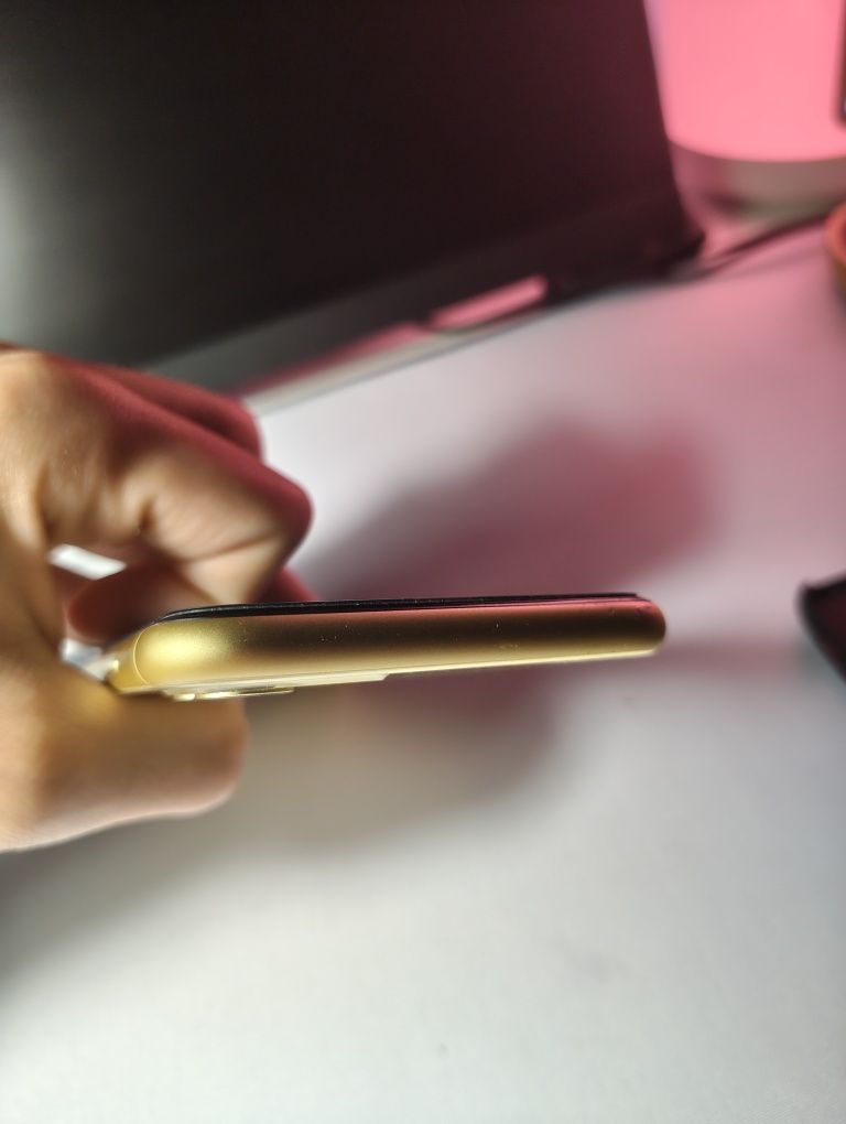 iPhone 11 Yellow