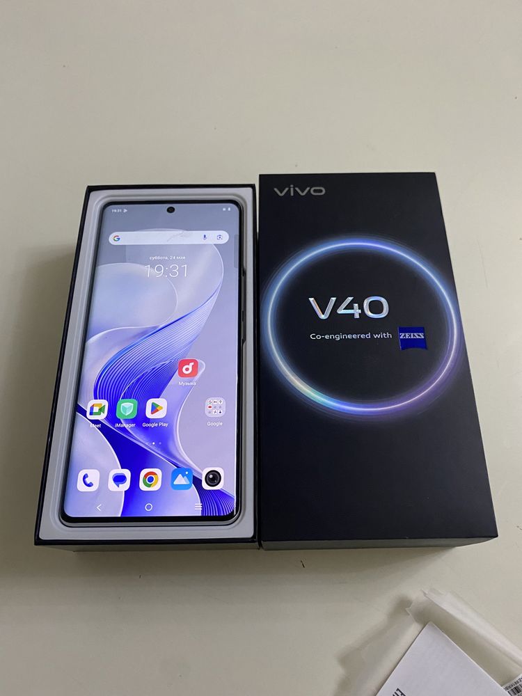 V40. Vivo. 5G.   12+12+256.