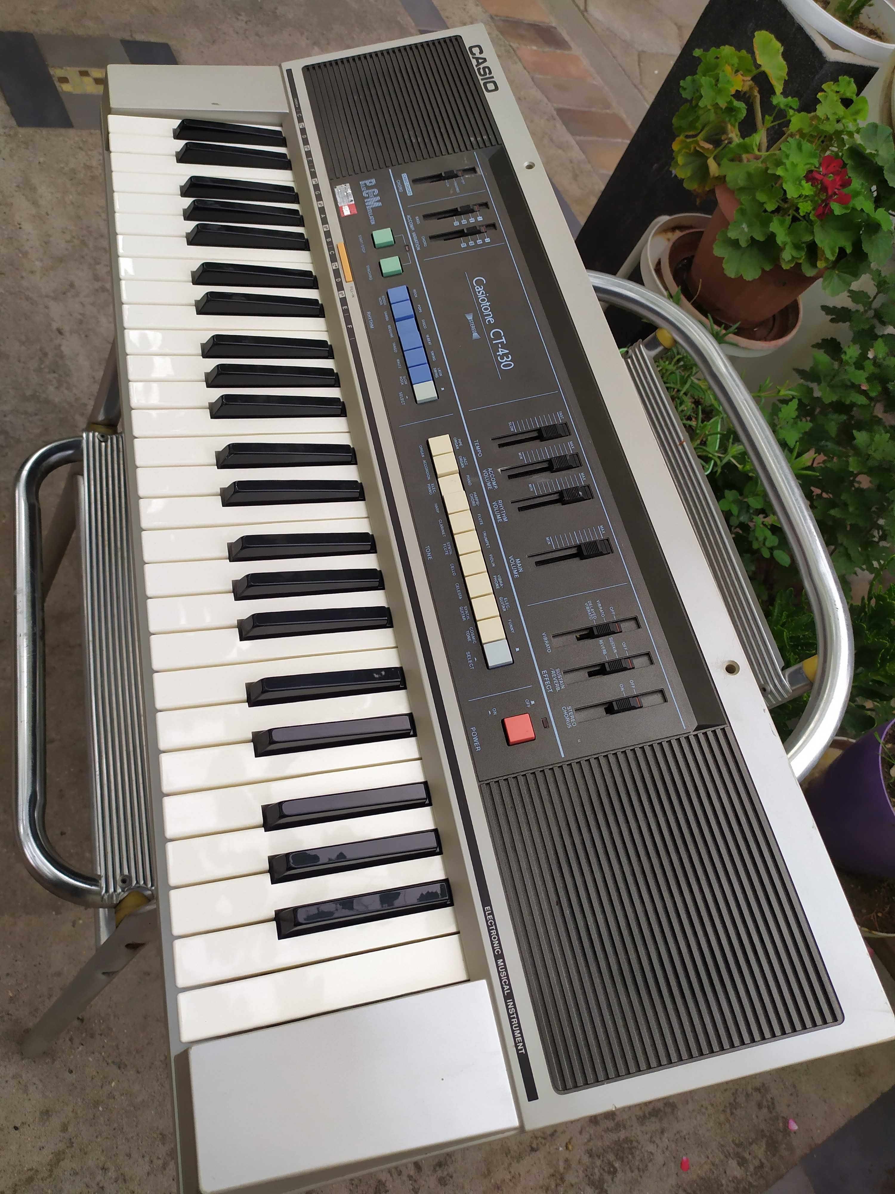 Винтидж колекционерски синтезатор CASIO