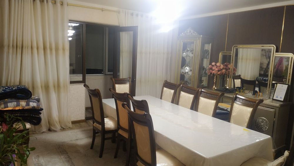 Продам 4 комнатную,Метро Ойбек, Гранд Мир отель,