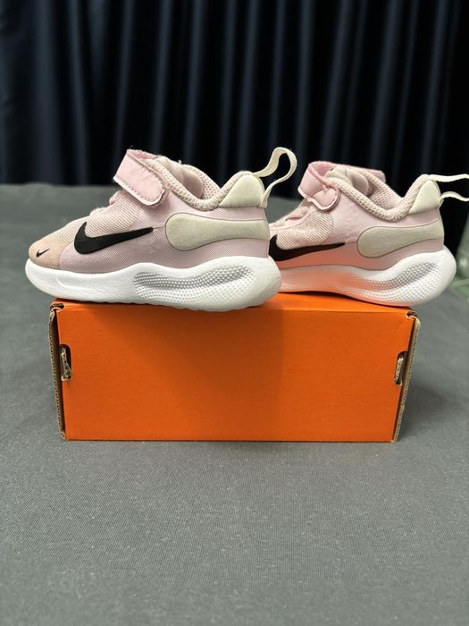 Бебешки обувки Nike revolution