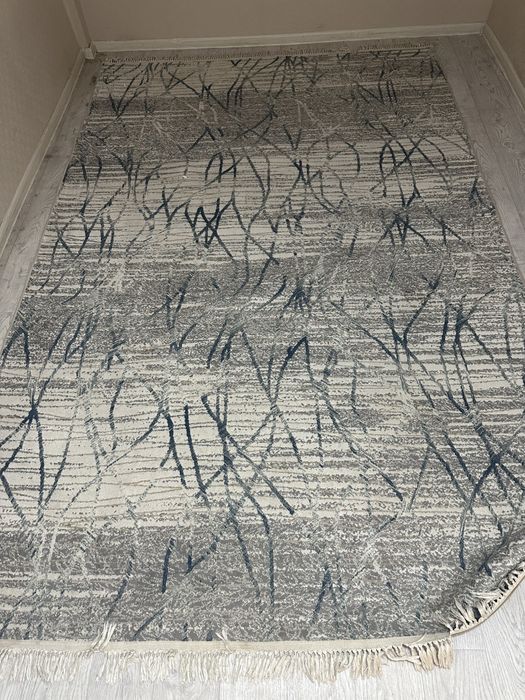 Продам ковер в хорошем состоянии